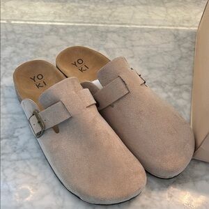 Yoki Light Tan Suede Slip-On Clogs size 9 NWT